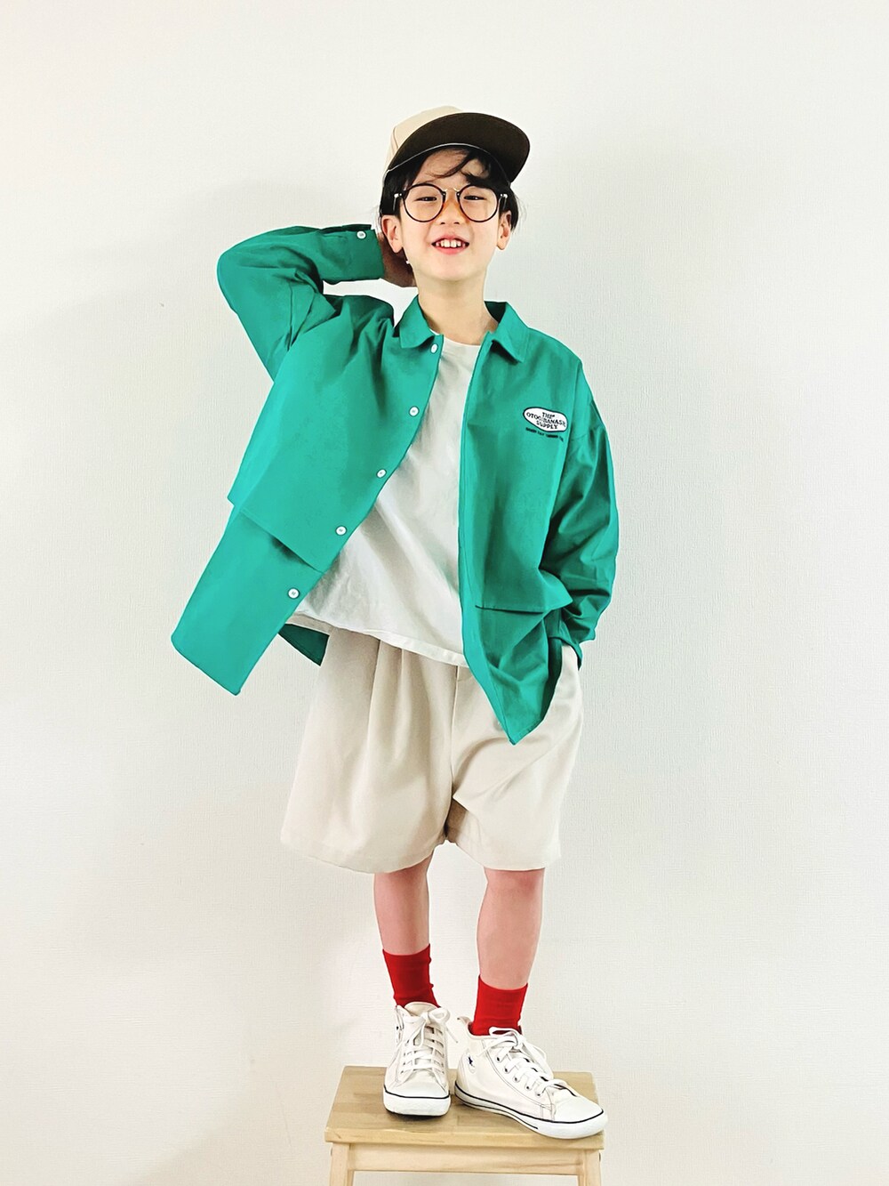 「春服デビュー宣言、春服、カラーシャツ、ハーフパンツ、ハイカットスニーカー、カラーソックス、シンプルコーデ、コンバース」｜「the_otogibanashi_supplyのアイテム（キャップ、ベージュ系）」を使った、syun★さん（キッズ・131cm）の春コーディネートの4枚目の写真