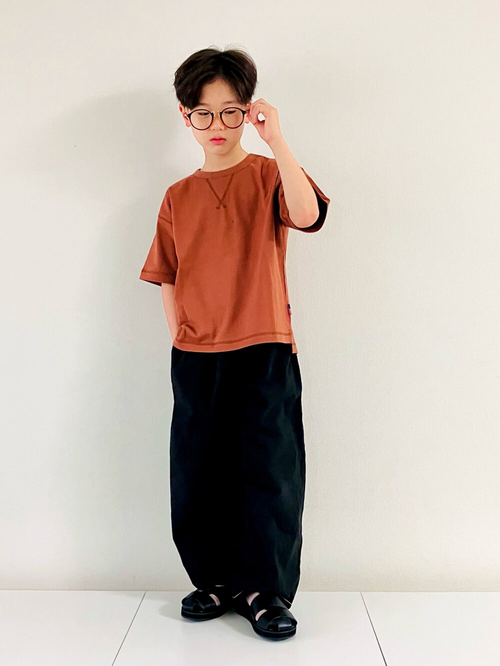 「このスタイルがお気に入り、夏コーデ、休日コーデ、ワイドパンツ、Tシャツ、古着MIX、シャツスタイル、めがね」｜「CIAOPANIC TYPYの【KIDS】USAコットンアウトリンキングTEE（Tシャツ/カットソー、ブラウン系）」を使った、syun★さん（キッズ・135cm）の夏コーディネートの2枚目の写真