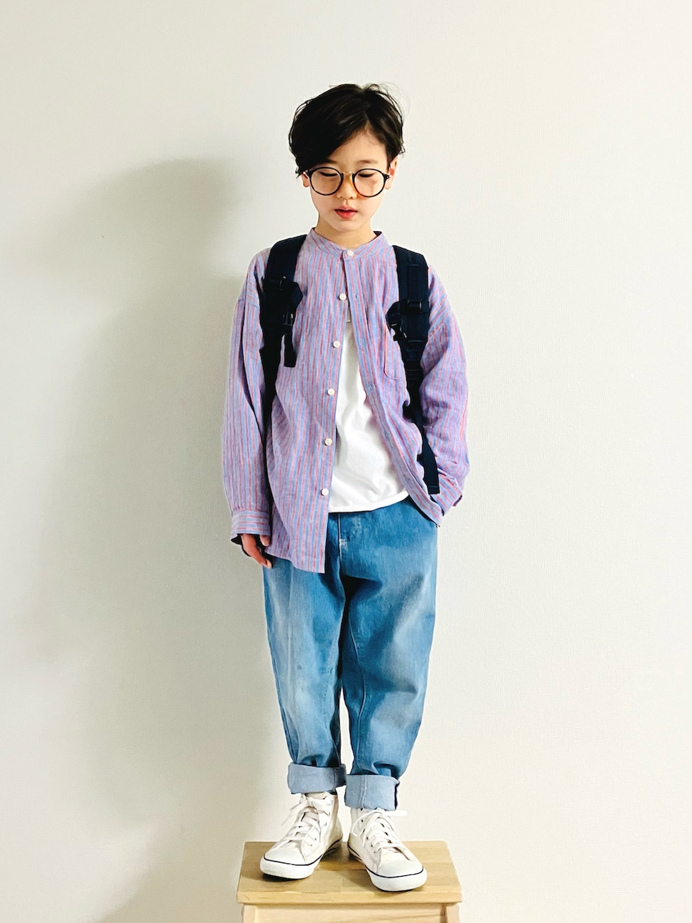 「春服デビュー宣言、春服みてみて、休日スタイル、春服、コンバース、デニム、シャツ、ストライプシャツ、シャツスタイル、ピンク、小学生、リュック、シンプルコーデ」｜「CIAOPANIC TYPYの【追加販売決定！】【KIDS】minepack m（バックパック/リュック、ブルー系）」を使った、syun★さん（キッズ・131cm）の春コーディネートの3枚目の写真