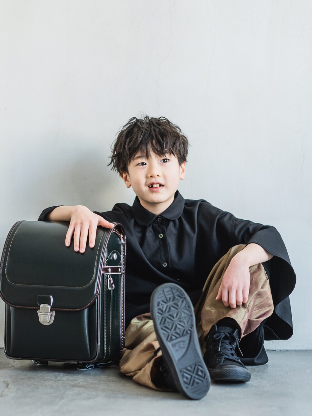 「キッズファッション、フォーマル、セレモニー、ランドセル、ランドセルコーデ、モノトーン、セレモニードレス、セレモニーコーデ、セレモニースタイル」｜「nunuformeのアイテム（パンツ、その他）」を使った、syun★さん（キッズ・120cm）の春コーディネートの3枚目の写真