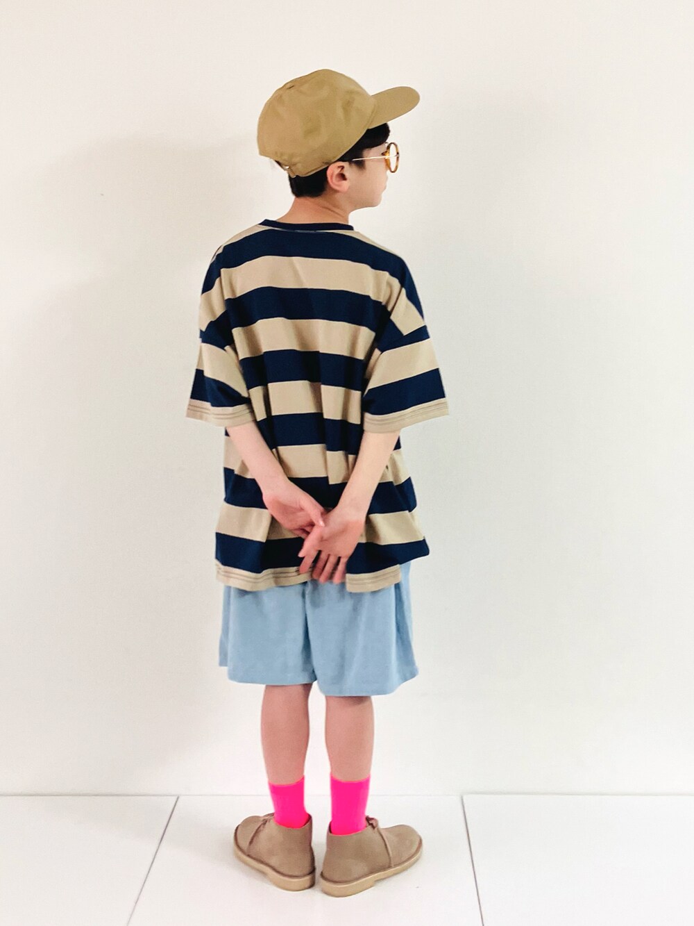 「初夏コーデ、ボーダー、デニム、ハーフパンツ、クラークス、ブーツ、ビタミンカラー、カラーソックス、キャップ、めがね、ローファー、ピンク、プチプラコーデ」｜「NEW ERAの[ 別注 ][ ニューエラ ] NEW ERA SC 撥水 パッカブル キャップ（キャップ、ベージュ系）」を使った、syun★さん（キッズ・135cm）の春コーディネートの3枚目の写真