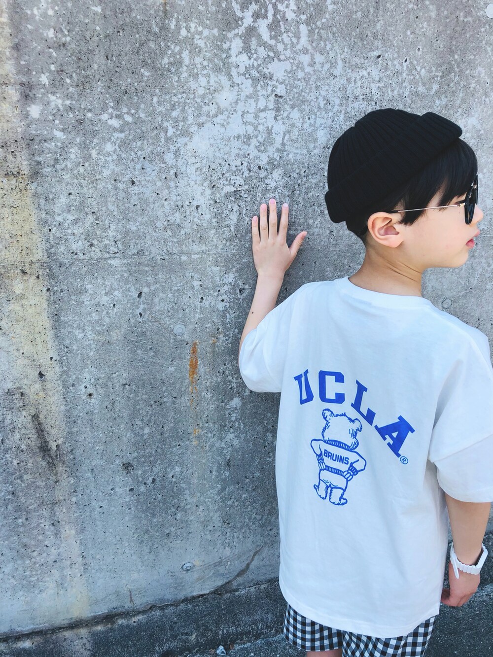 「ごきげんウィーク、春夏コーデ、ギンガムチェック、ハーフパンツ、グルカサンダル、公園コーデ、休日コーデ、休日スタイル、古着MIX、Tシャツ、ゆるコーデ、オーバーサイズ、ロゴT」｜「NANO universeの：ＴＨＥ　ＢＥＡＮＩＥ（ニットキャップ/ビーニー、ブラック系）」を使った、syun★さん（キッズ・126cm）の春コーディネートの3枚目の写真