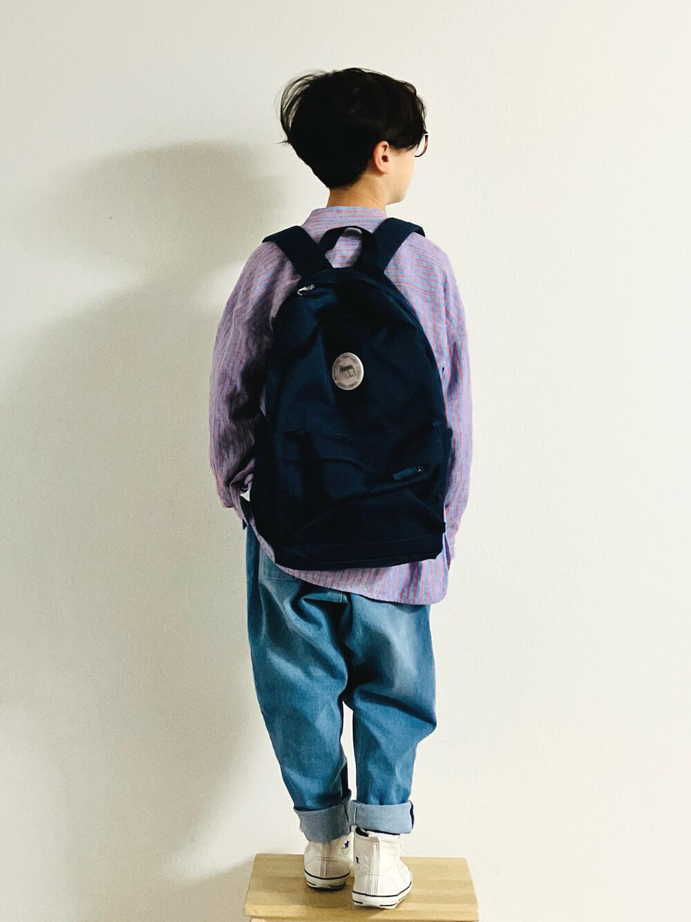 「春服デビュー宣言、春服みてみて、休日スタイル、春服、コンバース、デニム、シャツ、ストライプシャツ、シャツスタイル、ピンク、小学生、リュック、シンプルコーデ」｜「CIAOPANIC TYPYの【追加販売決定！】【KIDS】minepack m（バックパック/リュック、ブルー系）」を使った、syun★さん（キッズ・131cm）の春コーディネートの5枚目の写真