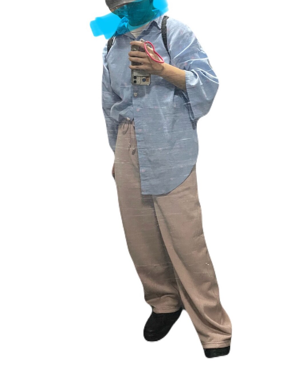 その他のシャツ/ブラウス、ピンク系のスウェットパンツを着用したレディースの秋コーディネートの2枚目の写真