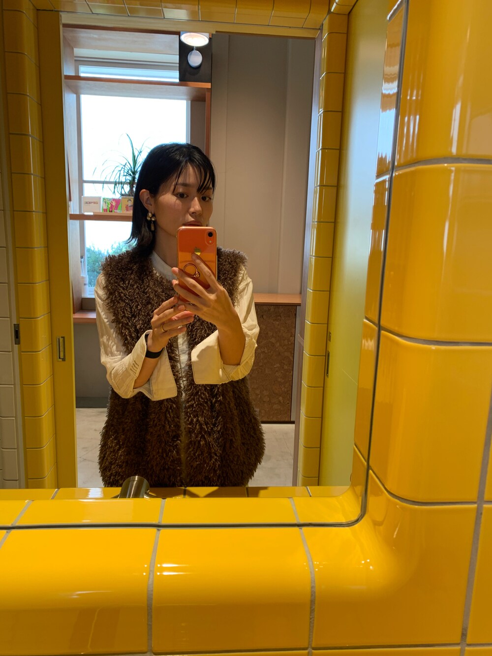 「オトナカジュアル、クリスマスに着たい服、大人コーデ、今日のコーデ、お出かけコーデ、シャツワンピース、ベスト」｜「mysticのアイテム（ジャケット/アウター、ブラウン系）」を使った、shizuka さん（レディース・163cm）の冬コーディネートの2枚目の写真