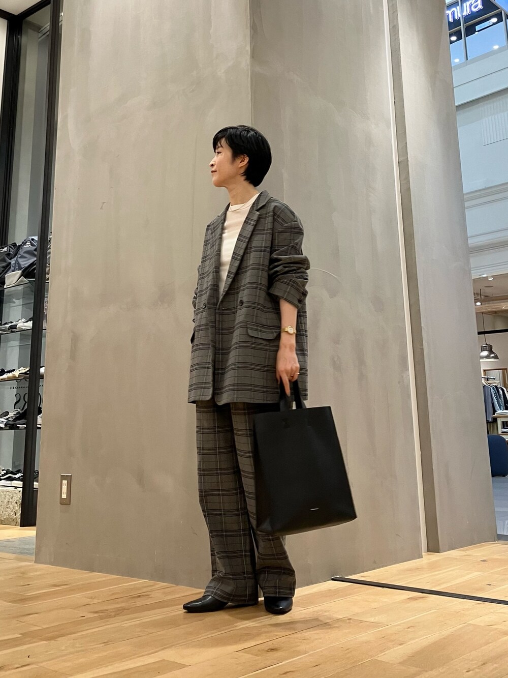「FORK&SPOON、AudreyandJohnWad、URBAN RESEARCH、URBAN RESEARCH DOORS、Hender Scheme、30代前半、低身長、イエベ秋、骨格ナチュラル、ナチュラル×イエベ秋、シューズサイズ23cm〜23.5cm、ジャケット、パンツスタイル、セットアップ、チェック柄」|「FORK&SPOONの『セットアップ対応/イージーケア』FORK&SPOON ideal stretchイージーパンツ(その他パンツ、その他)」を使った、よねむらあやさん(レディース・150cm)の秋コーディネートの3枚目の写真
