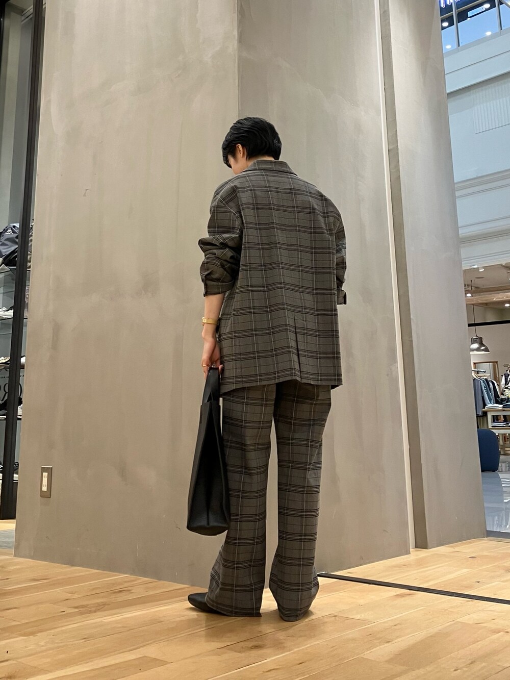 「FORK&SPOON、AudreyandJohnWad、URBAN RESEARCH、URBAN RESEARCH DOORS、Hender Scheme、30代前半、低身長、イエベ秋、骨格ナチュラル、ナチュラル×イエベ秋、シューズサイズ23cm〜23.5cm、ジャケット、パンツスタイル、セットアップ、チェック柄」|「FORK&SPOONの『セットアップ対応/イージーケア』FORK&SPOON ideal stretchイージーパンツ(その他パンツ、その他)」を使った、よねむらあやさん(レディース・150cm)の秋コーディネートの4枚目の写真