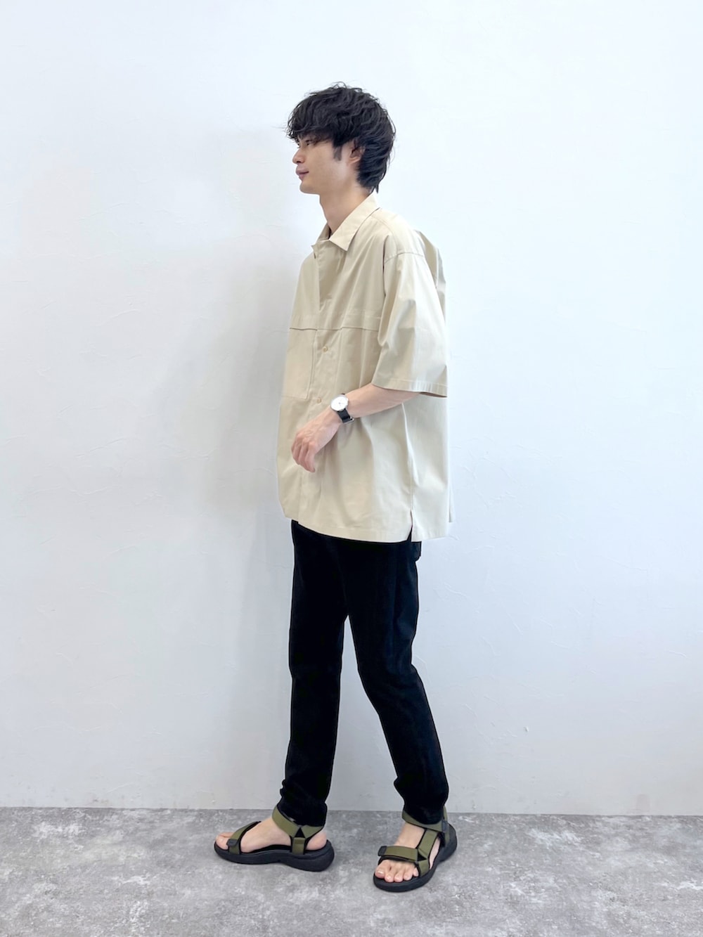 「休日スタイル、カジュアルコーデ、メンズコーデ、オトナカジュアル、Tシャツ、おしゃれさんと繋がりたい、半袖シャツ、シャツスタイル、夏コーデ、30代、スキニーパンツ、サンダルコーデ、休日コーデ、GLOBAL WORK、グローバルワーク(GLOBAL WORK)」｜「GLOBAL WORKのﾓｰｼｮﾝﾃｯｸｽｷﾆｰCOOL/264149（その他パンツ、ブラック系）」を使った、たかひろさん（メンズ・179cm）の夏コーディネートの2枚目の写真