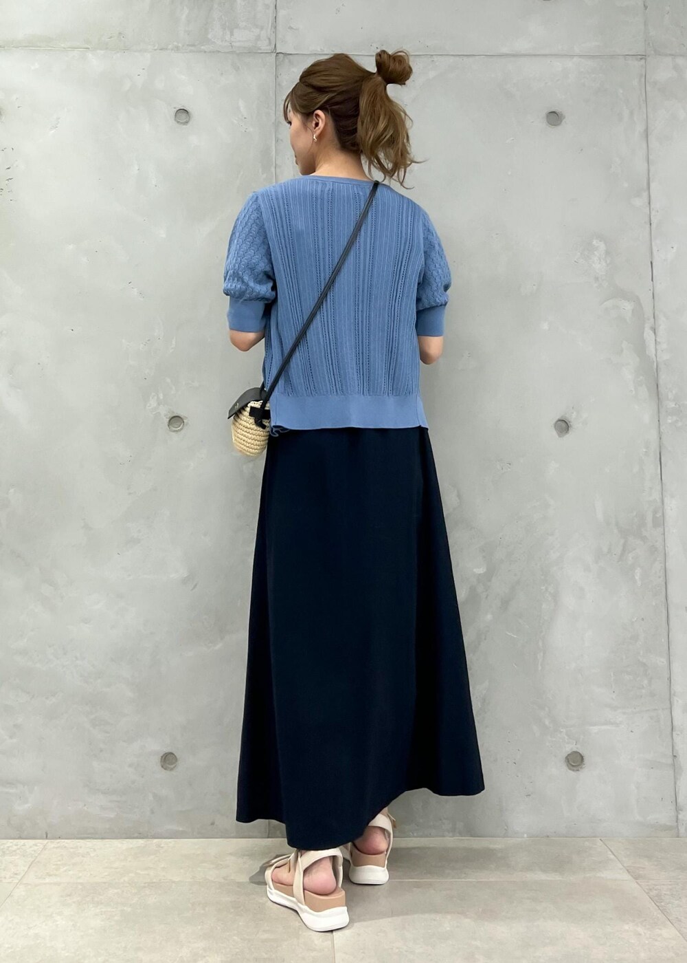 「ニット、透かし編み、カーディガン、アンサンブル、ロングスカート、カゴバッグ、春夏コーデ、カジュアル、ママコーデ、ママファッション、スカートコーデ、スポサン、春夏、160cm、骨格ナチュラル」｜「ROPE' PICNICのカラーフラップペーパーマイクロミニショルダーバッグ（ショルダーバッグ、ブラック系）」を使った、wanchanさん（レディース・160cm）の夏コーディネートの3枚目の写真