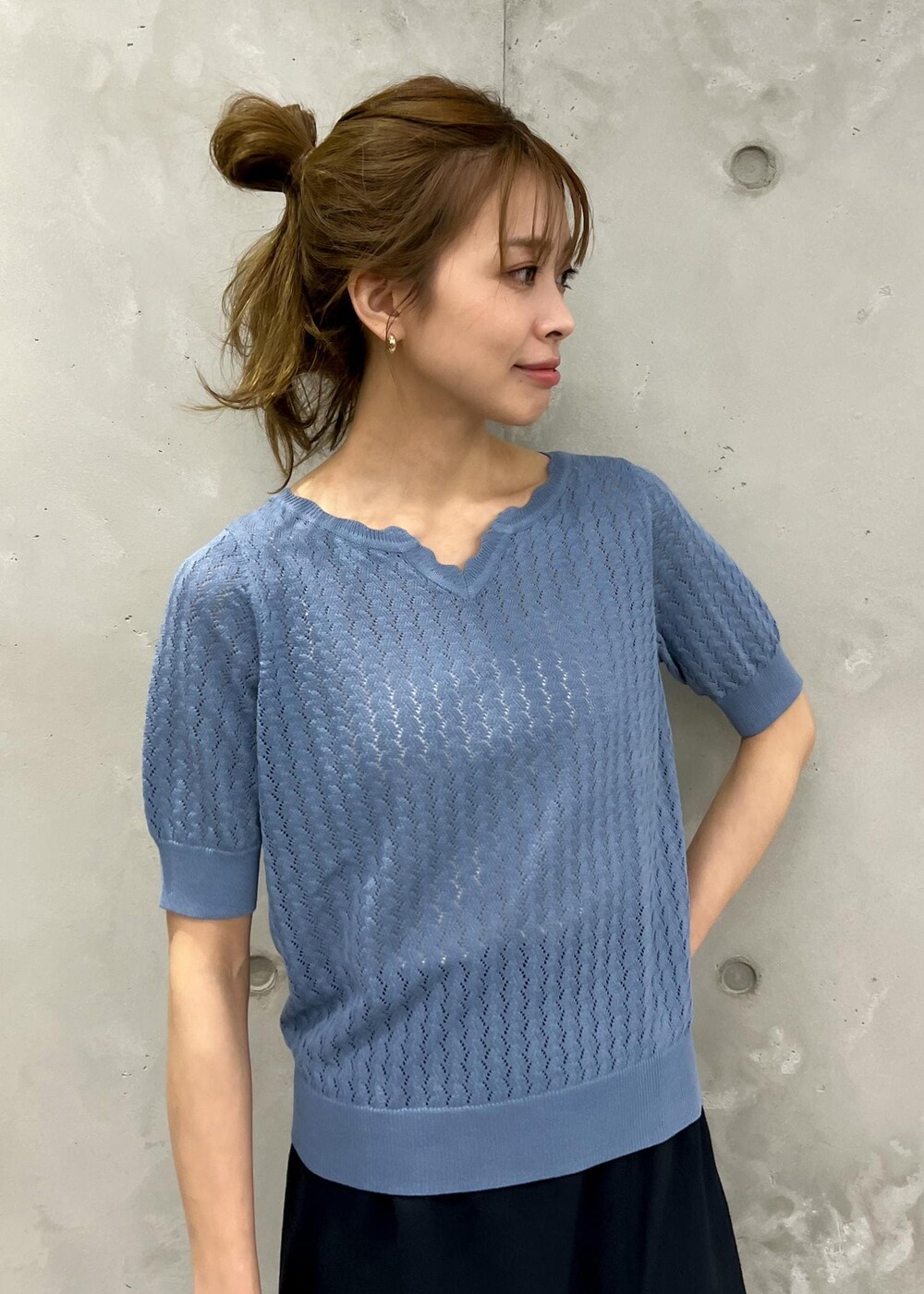 「ニット、透かし編み、カーディガン、アンサンブル、ロングスカート、カゴバッグ、春夏コーデ、カジュアル、ママコーデ、ママファッション、スカートコーデ、スポサン、春夏、160cm、骨格ナチュラル」｜「ROPE' PICNICのカラーフラップペーパーマイクロミニショルダーバッグ（ショルダーバッグ、ブラック系）」を使った、wanchanさん（レディース・160cm）の夏コーディネートの8枚目の写真