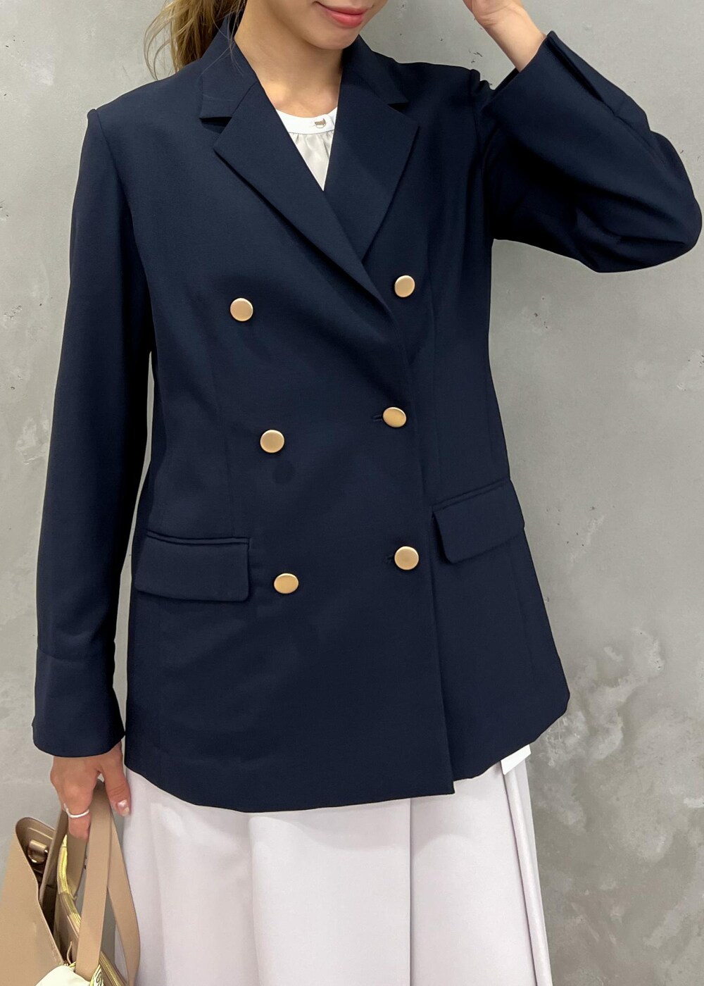 「ジャケット、ブラウス、スカート、オフィスカジュアル、通勤コーデ、お仕事服、パンプス、トートバッグ、ベージュ、ネイビー、きれいめ、春夏コーデ、ママコーデ、ママファッション、骨格ナチュラル」|「ROPE' PICNICの【WEB限定カラー:サックス】白からの解放!多機能ブラウス/きれいめ配色ブラウス(シャツ/ブラウス、ベージュ系)」を使った、wanchanさん(レディース・160cm)の春コーディネートの9枚目の写真