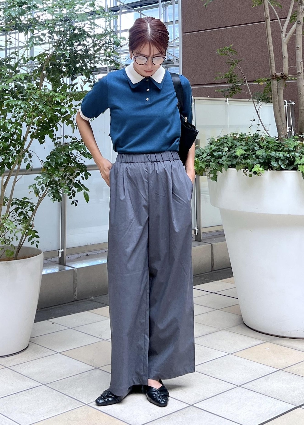 「ママコーデ、ポロニット、グリーン、チャコール、チャコールグレー、グレー、ブラック、対象品番、夏コーデ、初秋コーデ、お仕事コーデ、授業参観日コーデ、デートコーデ、お出かけコーデ、女子会コーデ」｜「ROPE' PICNICの【新色追加】バイカラーレイヤード風ニットポロシャツ（ポロシャツ、グリーン系）」を使った、wanchanさん（レディース・160cm）の秋コーディネートの7枚目の写真