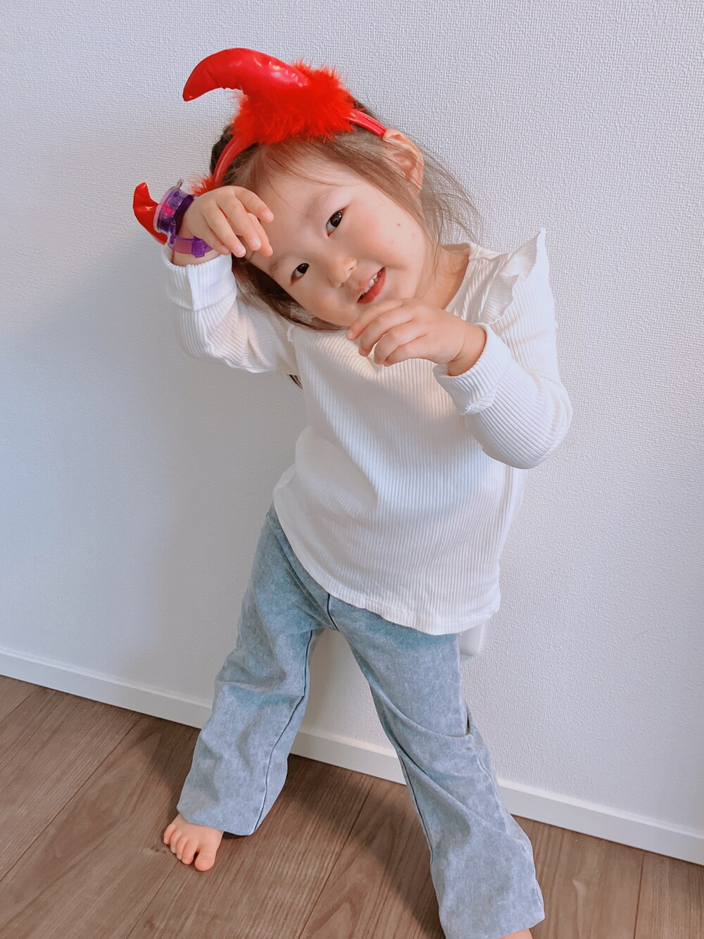 「WEARハロウィン2022、キッズファッション、女の子、むすめふく、おばけぽーず」｜「H&Mのアイテム（デニムパンツ、ブルー系）」を使った、nagiさん（キッズ・90cm）の秋コーディネートの3枚目の写真