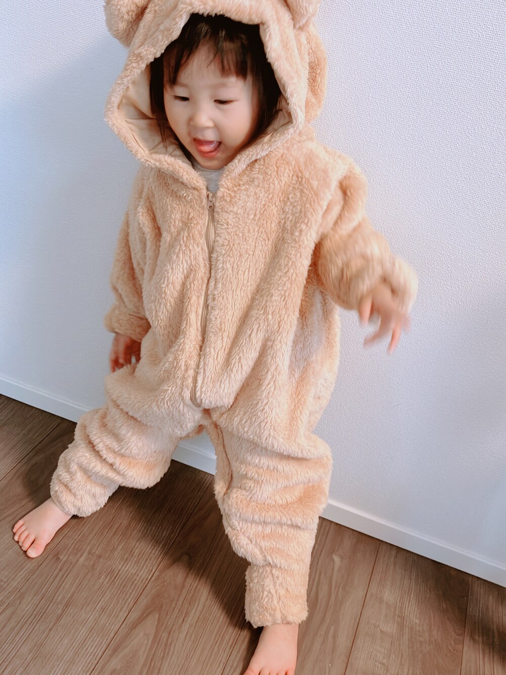 「キッズファッション、秋冬コーデ、キャンプコーデ、キャンプ女子、秋キャンプ、２歳児コーデ、おんなのこコーデ」｜「楽天のアイテム（オールインワン・サロペット、ベージュ系）」を使った、nagiさん（キッズ・90cm）の秋コーディネートの3枚目の写真