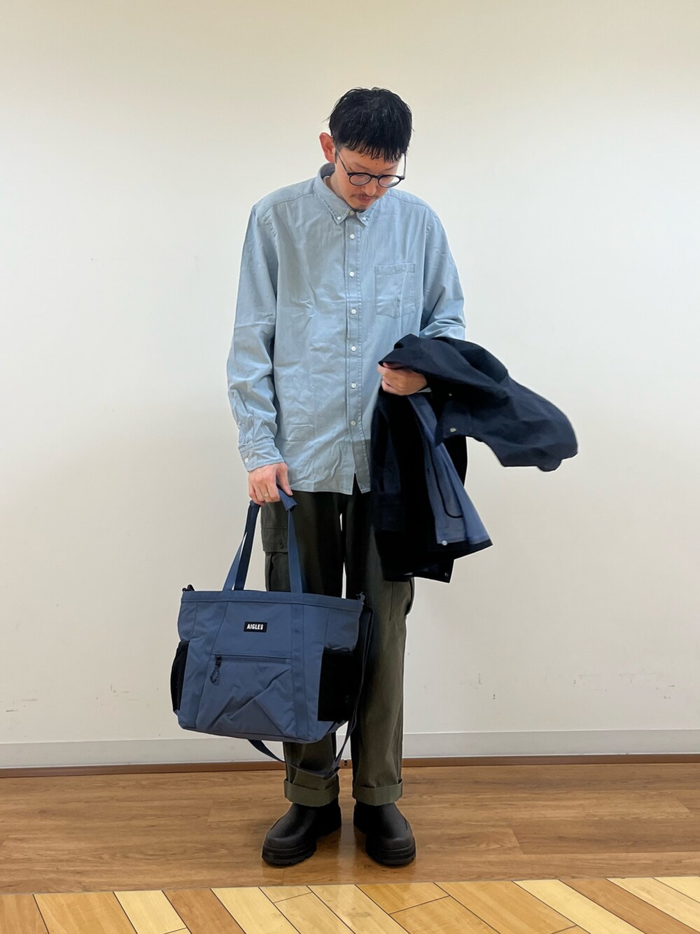 「AIGLEのアイテム（ジャケット/アウター、ブラック系）」を使った、Yoshiさん（メンズ・181cm）の冬コーディネートの4枚目の写真