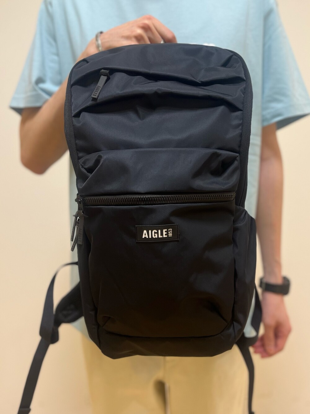「AIGLEの吸水速乾 グラフィックロゴプリント 半袖Tシャツ（Tシャツ/カットソー、ブルー系）」を使った、Yoshiさん（メンズ・181cm）の春コーディネートの6枚目の写真