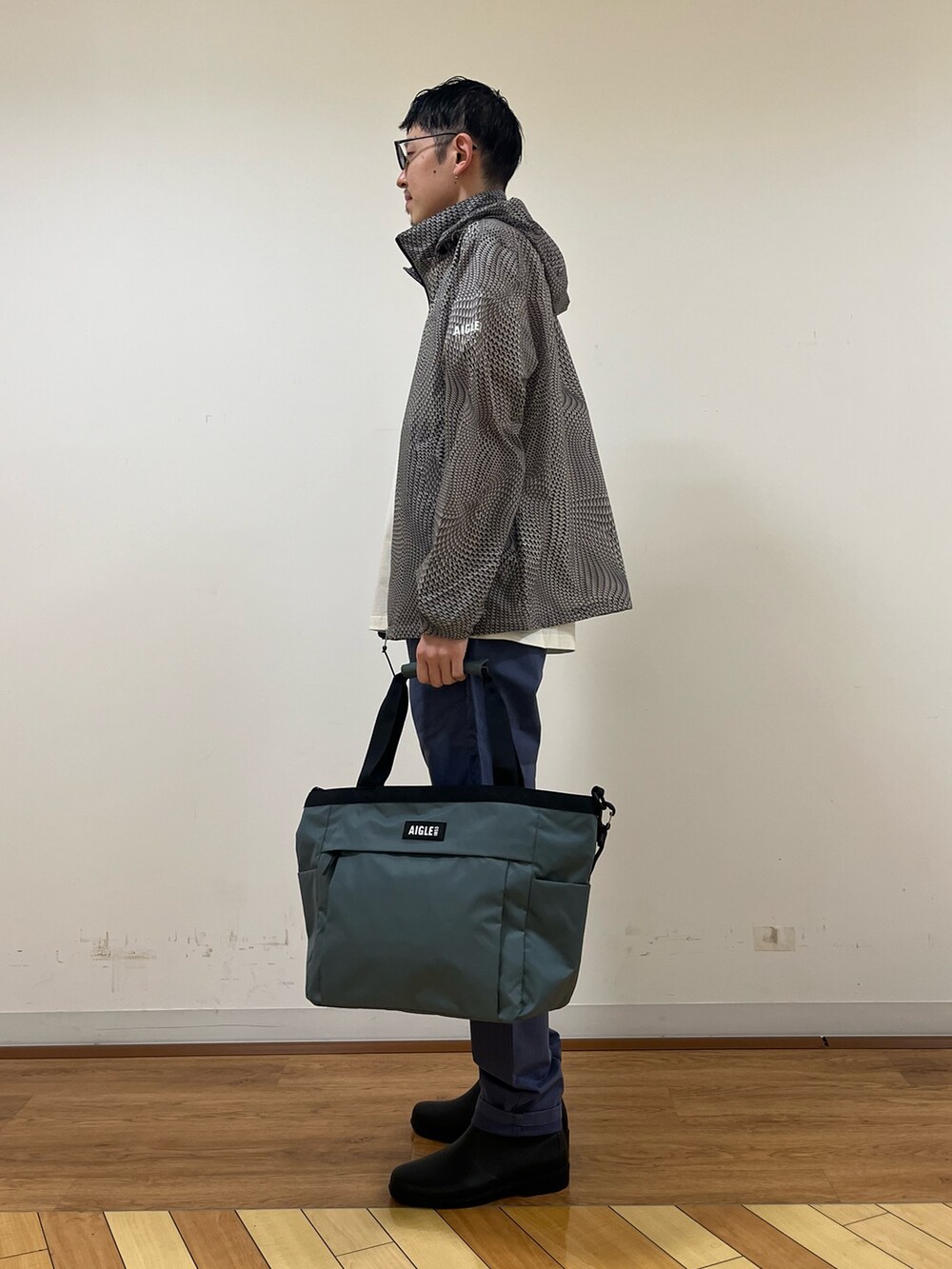「AIGLEのアイテム（ジャケット/アウター、ブラック系）」を使った、Yoshiさん（メンズ・181cm）の冬コーディネートの2枚目の写真