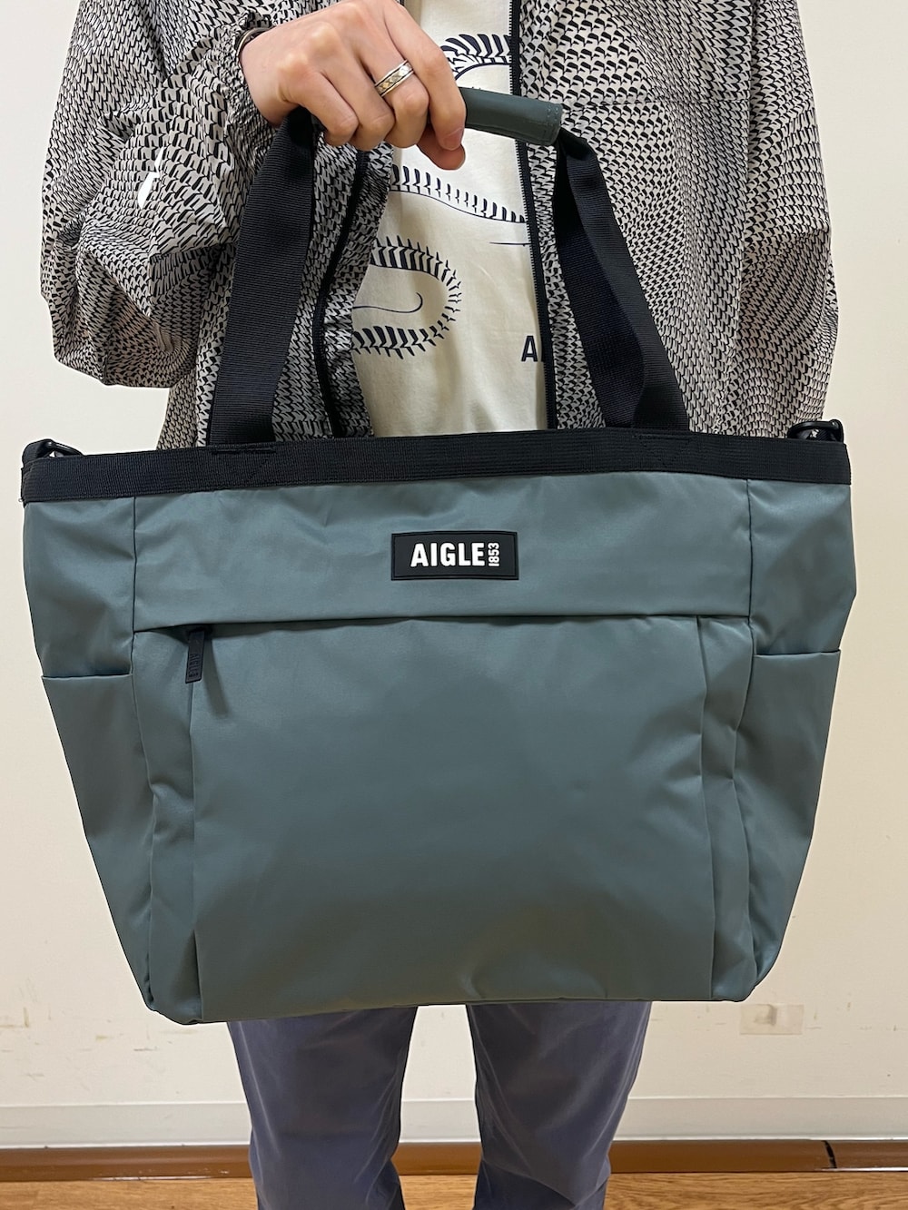「AIGLEのアイテム（ジャケット/アウター、ブラック系）」を使った、Yoshiさん（メンズ・181cm）の冬コーディネートの5枚目の写真