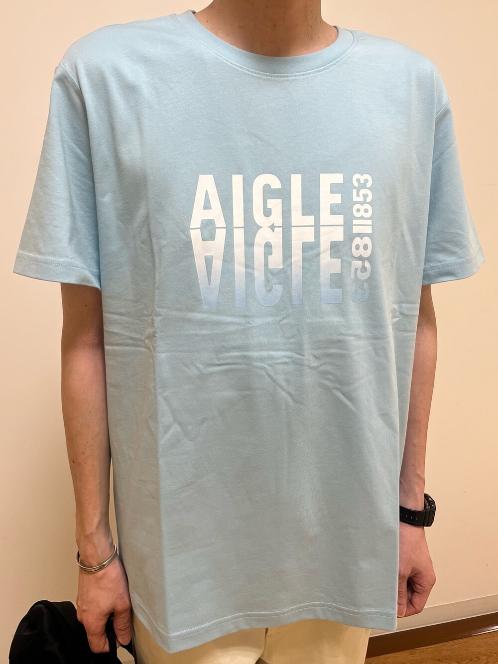 「AIGLEの吸水速乾 グラフィックロゴプリント 半袖Tシャツ（Tシャツ/カットソー、ブルー系）」を使った、Yoshiさん（メンズ・181cm）の春コーディネートの5枚目の写真