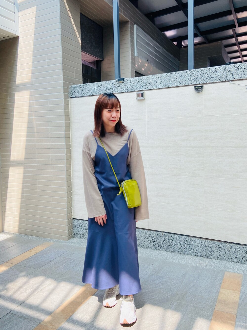 「GUのアイテム（ジャンパースカート、パープル系）」を使った、Maruko さん（レディース・157cm）の春コーディネートの2枚目の写真