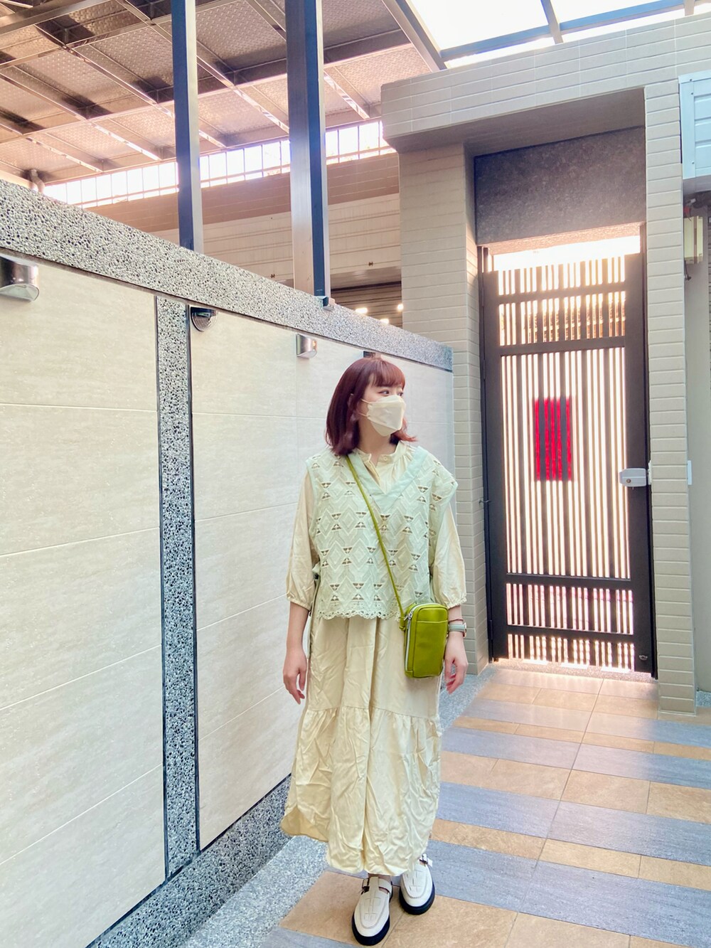 「GUのアイテム（ジャンパースカート、パープル系）」を使った、Maruko さん（レディース・157cm）の春コーディネートの2枚目の写真