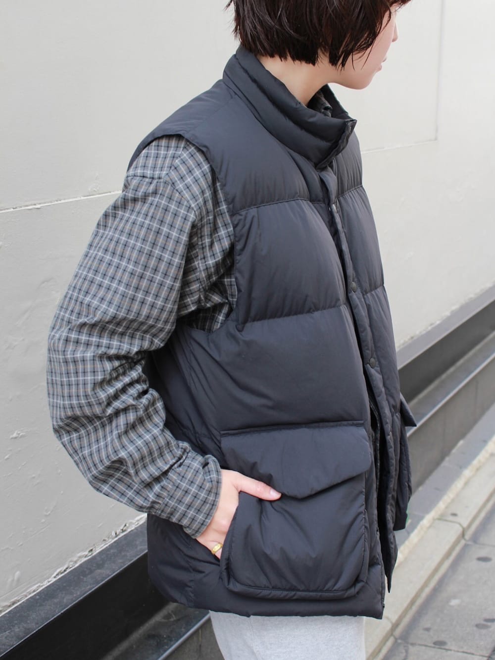 竹之内 春花さんの「Recycled Nylon Ripstop Down Vest（Snow Peak）」を使ったコーディネートの4枚目の写真