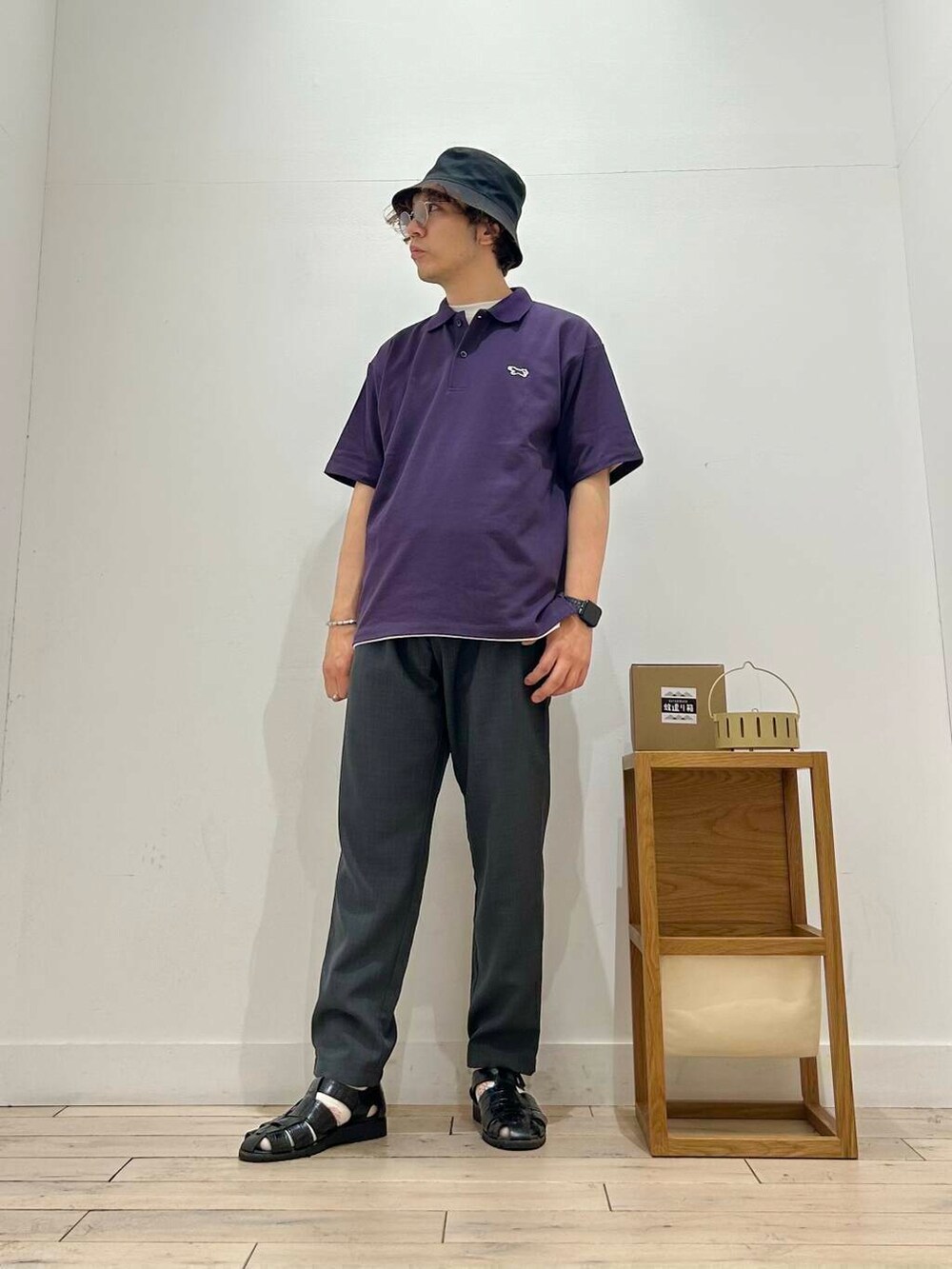 「カジュアル、スポーツミックス、別注、デートコーデ、キャップ、ハット、paraboot、ベーシック、休日コーデ、newarrival、休日スタイル、doors、モテコーデ、ゆったり、ポロシャツ」｜「KIJIMA TAKAYUKIのKIJIMA TAKAYUKI　BUCKET HAT（ハット、ブラック系）」を使った、パックマンIIIさん（メンズ・170cm）の春コーディネートの5枚目の写真