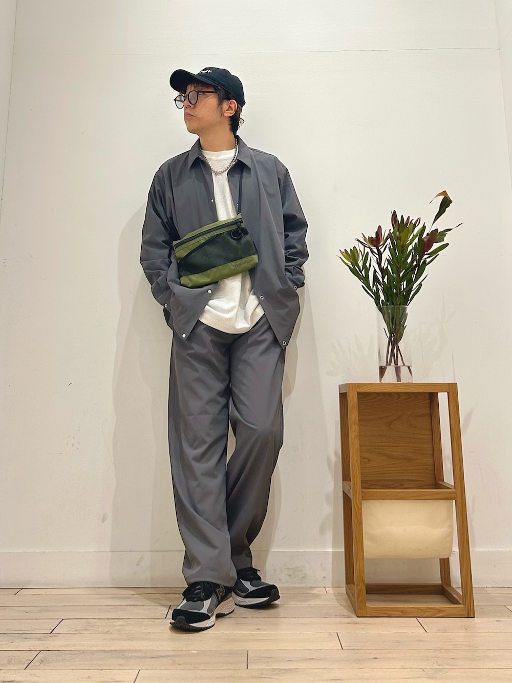 「セットアップ、NEW ERA、snow peak、New Balance、スポーティー、スポーティーカジュアル、サマシェア、小物で作る初秋コーデ、映画館デートコーデ 機能性素材 涼しい 夏休みコーデ ピクニック 30代 ピクニックコーデ キャップコーデ 遊園地デートコーデ 水族館デートコーデ ワントーン メタルフレーム サングラス カジュアル 吸水性 さらっとした 爽やか 別注 速乾 きれいめ シック 私のイチ推しブランド 通気性、デートコーデ アイコニック メガネ 暮らしを楽しむ 調光&偏光レンズ UVカット クッション性 紫外線対策 クラッシック ドライ感 拡散性 寒暖差対策アイテム 伸縮性 ストレッチ性 タウンユース 清涼感 遊園地デート 撥水 40代 公園デート 旅行コーデ newarrival、ドライ カットソー アウトドア ルーズ 休日スタイル こなれ感 ゆったり スポーツミックス doors ナチュラル pullover shortsleeve クラシック イージーパンツ オーバーサイズ 速乾性 外遊びコーデ、ウォッシャブル オケージョン 機能性 さりげない イージーケア Tシャツ 速乾性能 ベーシック 休日コーデ 軽量性 トップス 夏 デザイン性 スタイリッシュ モテコーデ こなれ感 ここでしか手に入らない別注アイテム クルーネック」|「EKALのNew Era 9TWENTY JOURNEY CAP(キャップ、ブラック系)」を使った、パックマンIIIさん(メンズ・170cm)の秋コーディネートの4枚目の写真