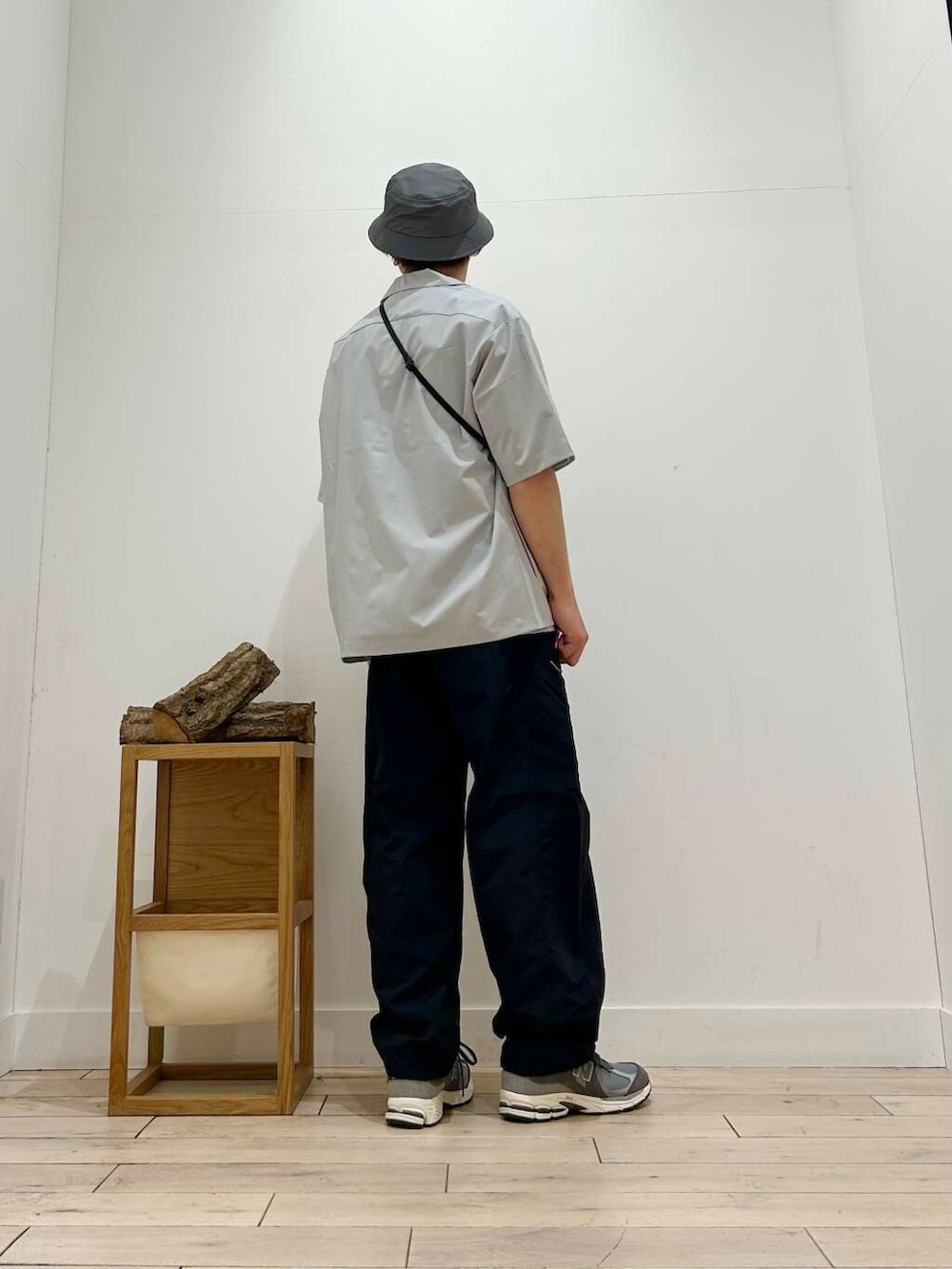 「セットアップ、カジュアル、スポーツミックス、別注、デートコーデ、ブラウス、アウトドア、ハット、半袖シャツ、休日コーデ、UVカット、newarrival、休日スタイル、doors、フェスコーデ」|「URBAN RESEARCH DOORSのメタルフレーム(調光&偏光レンズ)(メガネ、ブラック系)」を使った、パックマンIIIさん(メンズ・170cm)の春コーディネートの6枚目の写真