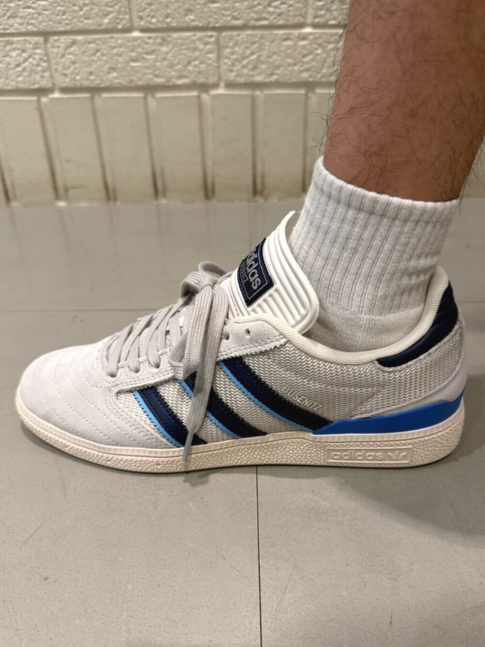「スニーカー、ジャケット、adidas、アディダス、adidas originals、アディダスオリジナルス、ブセニッツ、スケートボーディング、シュムーフォイル」｜「adidasのシュムーフォイル ジャケット（ジェンダーニュートラル） / アディダスオリジナルス adidas Originals（その他アウター、ブルー系）」を使った、雄平さん（メンズ・175cm）の春コーディネートの4枚目の写真