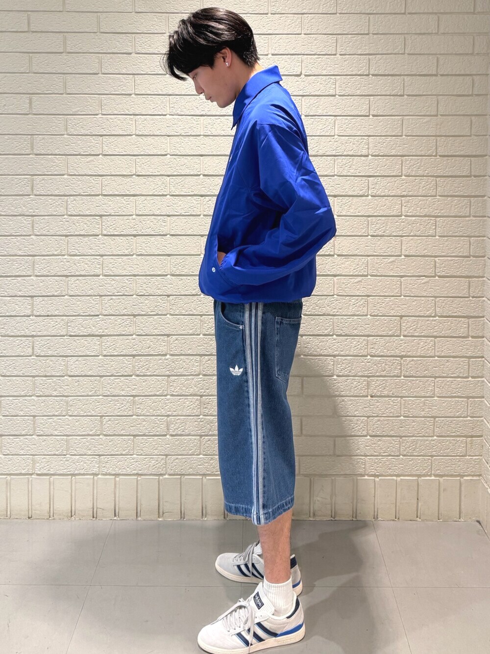 「スニーカー、ジャケット、adidas、アディダス、adidas originals、アディダスオリジナルス、ブセニッツ、スケートボーディング、シュムーフォイル」｜「adidasのシュムーフォイル ジャケット（ジェンダーニュートラル） / アディダスオリジナルス adidas Originals（その他アウター、ブルー系）」を使った、雄平さん（メンズ・175cm）の春コーディネートの2枚目の写真