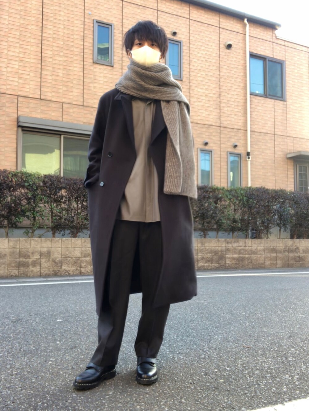 「今日のコーデ、LIDNM、LIDnM、Paraboot、BEAUTY&YOUTH UNITED ARROWS、マイベストコーデ2021、キレイめ、キレイめコーデ、シンプルコーデ、コート、ストール」｜「LIDNMのSuper140s OFFICER COAT（チェスターコート、グレー系）」を使った、kazu0102yさん（メンズ・175cm）の冬コーディネートの2枚目の写真