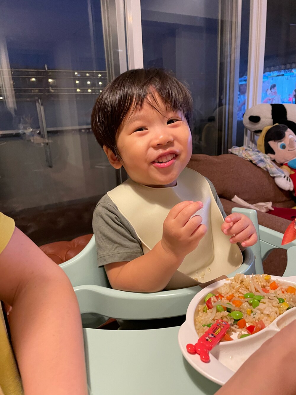 レッド系のその他、ブラック系のその他を着用したキッズの夏コーディネートの5枚目の写真