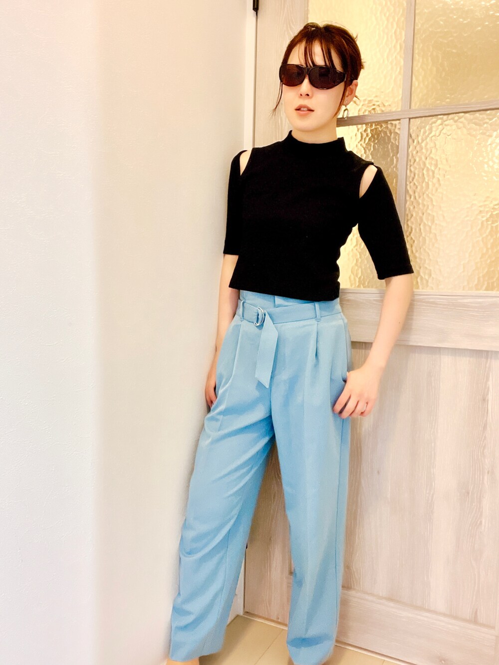 「オトナカジュアル、春夏コーデ、カラー×コーデ、ブルーコーデ、ブルーパンツ、グレイル、いいね、save、フォローお願いします🤑、GRL、テチチ(Te chichi)、Techichi」｜「GRLのアイテム（Tシャツ/カットソー、ブラック系）」を使った、高野 和さん（レディース・165cm）の夏コーディネートの2枚目の写真