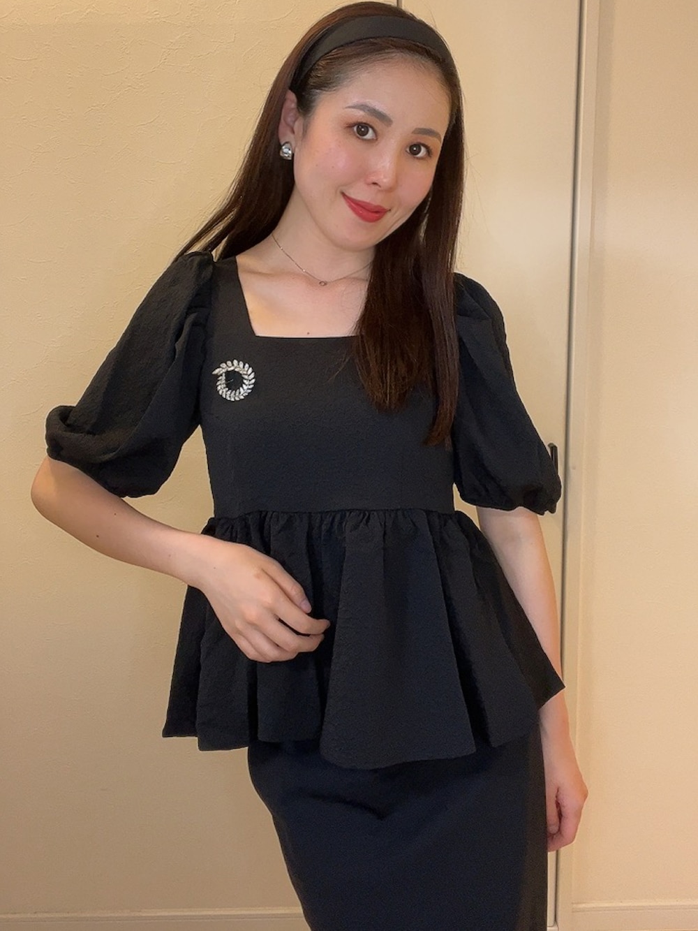 「お出かけコーデ、シンプル、大人かわいい、おしゃれさんと繋がりたい」｜「UNIQLOのアイテム（スカート、ブラック系）」を使った、高野 和さん（レディース・165cm）の春コーディネートの3枚目の写真
