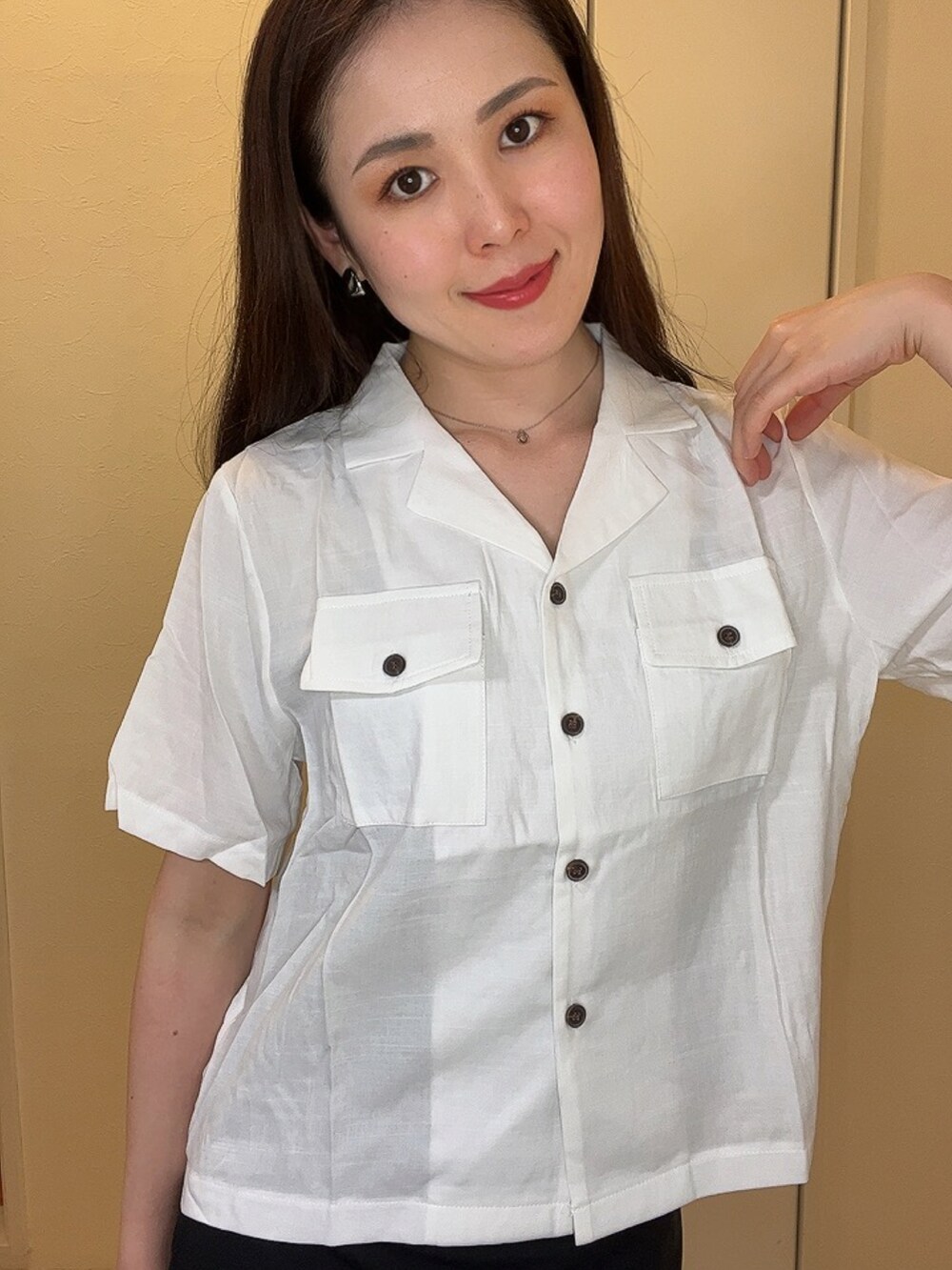 「春夏コーデ、シンプル、大人かわいい、キレイめカジュアル、シャツスタイル」｜「GRLのアイテム（シャツ/ブラウス、ホワイト系）」を使った、高野 和さん（レディース・165cm）の春コーディネートの2枚目の写真