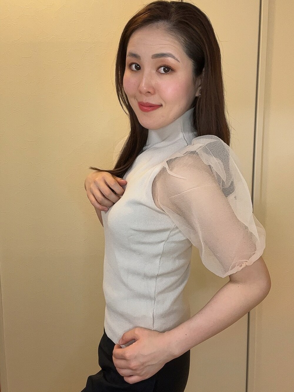 「盛り袖、モリ袖、もり袖、大人かわいい、おしゃれさんと繋がりたい」｜「GRLのアイテム（その他トップス、ベージュ系）」を使った、高野 和さん（レディース・165cm）の春コーディネートの3枚目の写真