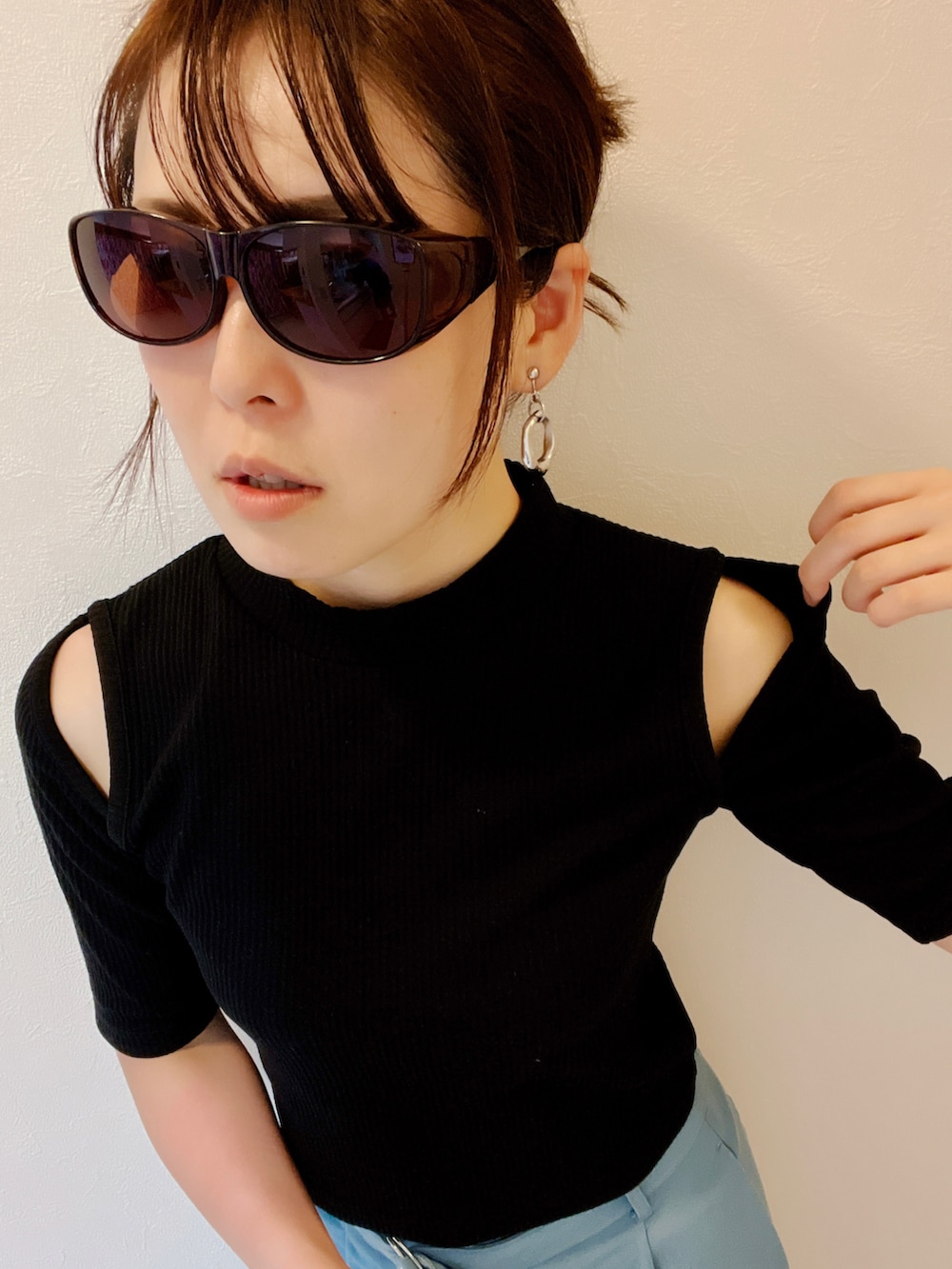 「オトナカジュアル、春夏コーデ、カラー×コーデ、ブルーコーデ、ブルーパンツ、グレイル、いいね、save、フォローお願いします🤑、GRL、テチチ(Te chichi)、Techichi」｜「GRLのアイテム（Tシャツ/カットソー、ブラック系）」を使った、高野 和さん（レディース・165cm）の夏コーディネートの3枚目の写真