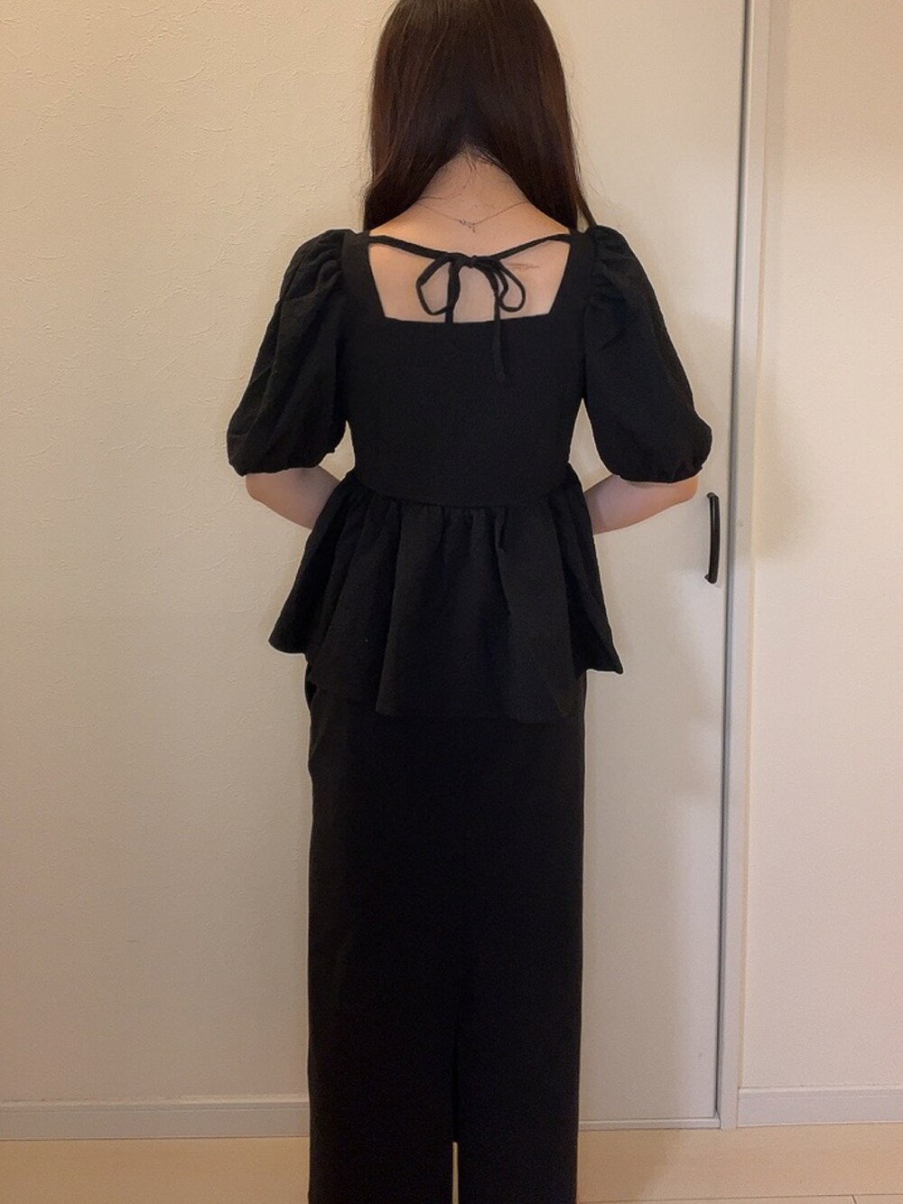 「お出かけコーデ、シンプル、大人かわいい、おしゃれさんと繋がりたい」｜「UNIQLOのアイテム（スカート、ブラック系）」を使った、高野 和さん（レディース・165cm）の春コーディネートの2枚目の写真