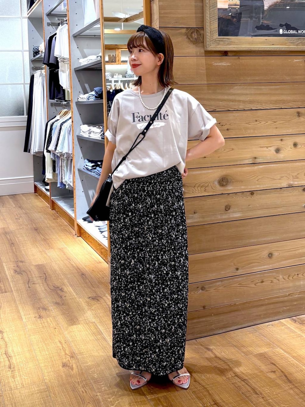 「ワントーン、カジュアル、ガーリー、ママコーデ、低身長、GLOBAL WORK、低身長_GLOBALWORK、145~150cm_GLOBALWORK、シンプルコーデ、カジュアルコーデ、大人カジュアル、フェミニン、ナチュラル、夏コーデ、Tシャツ」|「GLOBAL WORKのリッチクリーンプリントT半袖/147640(Tシャツ/カットソー、ベージュ系)」を使った、ありちゃんさん(レディース・149cm)の夏コーディネートの5枚目の写真