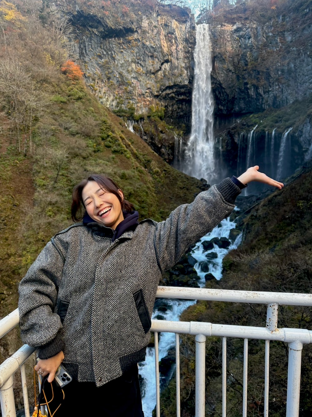 「ボンバージャケット、最近のいい感じコーデ、パンツコーデ、ゆるコーデ、冬のコーデ」｜「VINTAGEのアイテム（その他アウター、グレー系）」を使った、shihoiwazakiさん（レディース・171cm）の冬コーディネートの3枚目の写真