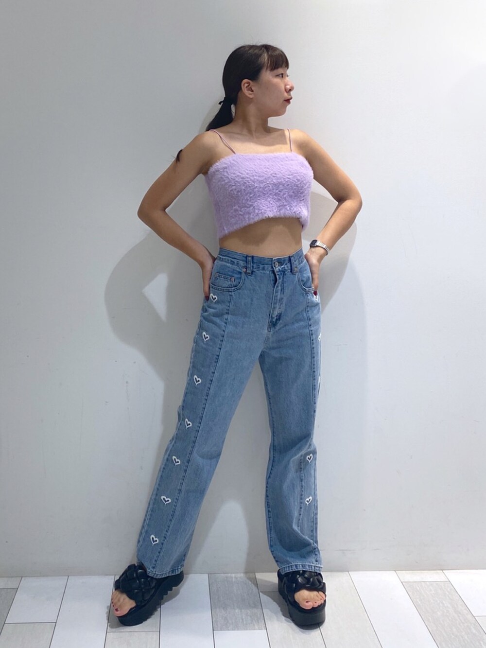 「wcloset、ダブルクローゼット、ダブクロ、wclo_snap、デニム、デニムパンツ、ビスチェ、フェザー、厚底シューズ、ブラウス、秋服、キルティング」｜「Alley by w closetの【Alley】フリルネグリジェ風ワンピース（ワンピース、ホワイト系）」を使った、ななかさん（レディース・161cm）の夏コーディネートの2枚目の写真