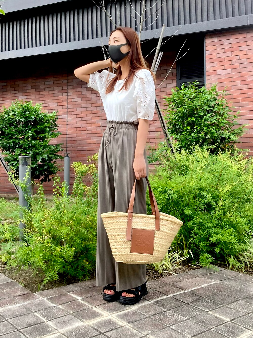 「夏、ラクチンコーデ、オトナ女子、ゆるコーデ、シンプル、着回しコーデ、カジュアル、おしゃれさんと繋がりたい、プチプラコーデ、厚底サンダル、かごバッグ、夏コーデ」｜「ZARAのアイテム（トップス、ホワイト系）」を使った、aiさん（レディース・161cm）の夏コーディネートの2枚目の写真