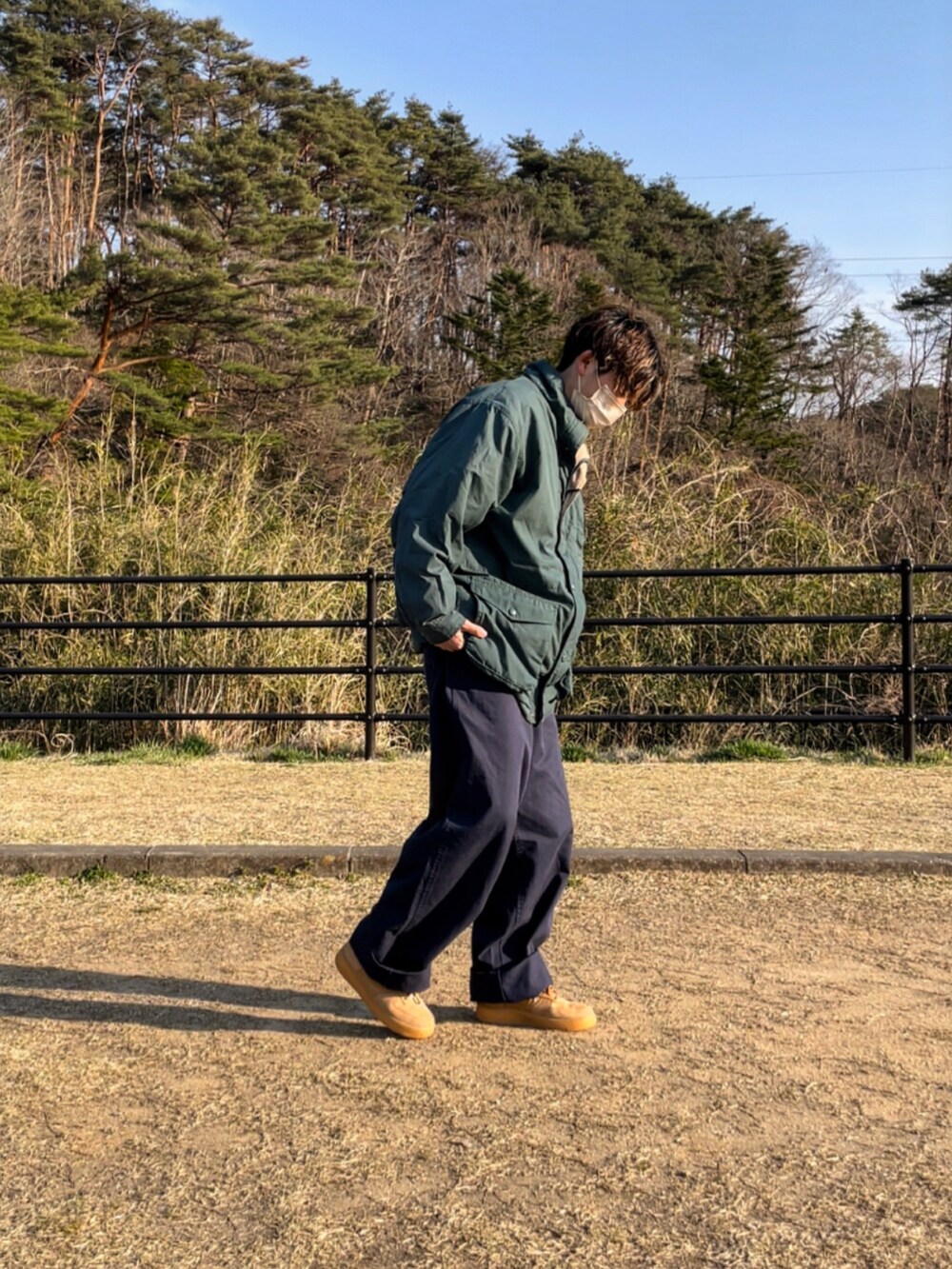「古着、グリーン、エアフォースワン、Timberland、赤、古着好きな人と繋がりたい、古着コーデ、春アウター、はじめましてコーデ、ポロシャツ」｜「UNIQLOのアイテム（ジャケット/アウター、グリーン系）」を使った、たい【相互フォロー】さん（メンズ・165cm）の春コーディネートの2枚目の写真