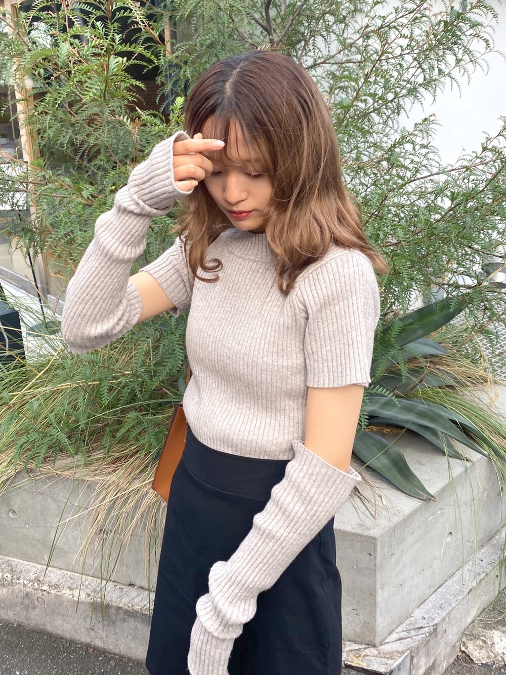 「ストリート、プチプラ、大人カジュアル、秋服準備はじめました、ブラウン、休日スタイル、ブーツ、休日コーデ、大人かわいい、高身長コーデ、秋色、アームウォーマー、リブニット、ミニスカート、スリットスカート」｜「OLIVE des OLIVEのタンク底サイドゴアブーツ（ブーツ、ブラウン系）」を使った、karenさん（レディース・166cm）の夏コーディネートの3枚目の写真