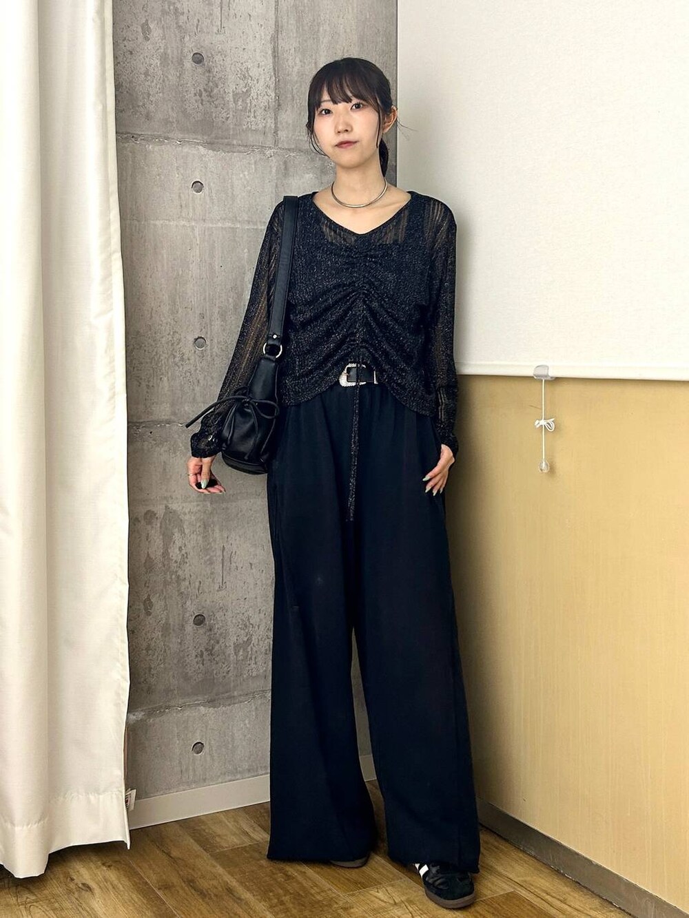 「高見え、スウェットパンツ、ベルト、秋コーデ、秋冬新作、秋服準備はじめました、きれいめ、モード、PAGEBOY、PBLIM、シアートップス、スウェット」｜「PAGEBOYのモードバックルベルト3（ベルト、ブラック系）」を使った、Risakoさん（レディース・164cm）の夏コーディネートの2枚目の写真
