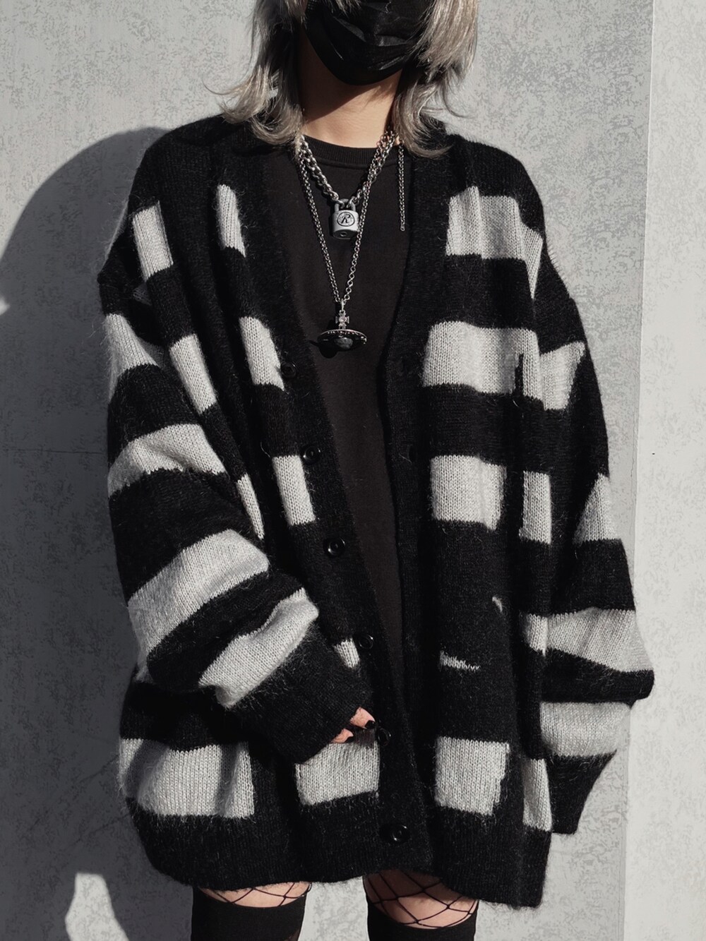 「ROYAL FLASH、LAD MUSICIAN、ootd」｜「LAD MUSICIANのアイテム（カーディガン/ボレロ、グレー系）」を使った、NOAさん（レディース・150cm）の秋コーディネートの3枚目の写真