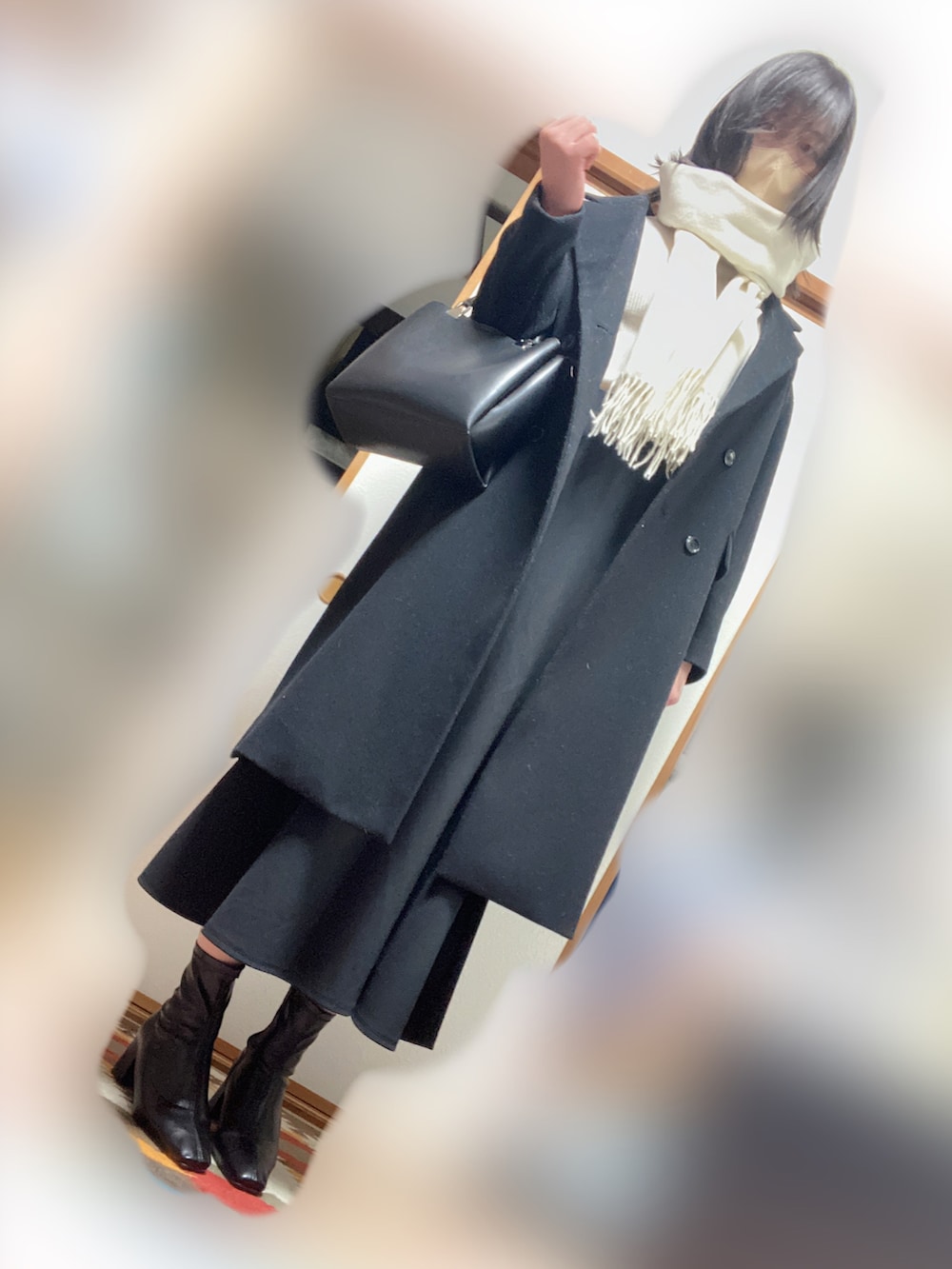 「女装、レディース男子、ジェンダーレス、高身長、モノトーン、大人コーデ、ストール、ロングコート、リブタートルネック、マーメイドスカート、ショートブーツ、トートバッグ」｜「GUのアイテム（チェスターコート、ブラック系）」を使った、Mamiさん（メンズ・175cm）の冬コーディネートの2枚目の写真