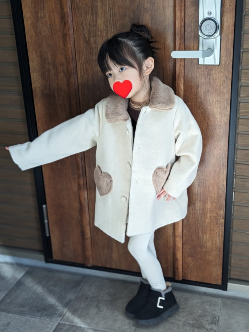 「キッズファッション、バレンタイン、バレンタインコーデ、バレンタインデートスタイル、valentine、女の子、キッズコーデ、おでかけコーデ、冬コーデ」｜「petit mainのアイテム（ワンピース、ブラウン系）」を使った、RenRenさん（キッズ・110cm）の冬コーディネートの2枚目の写真
