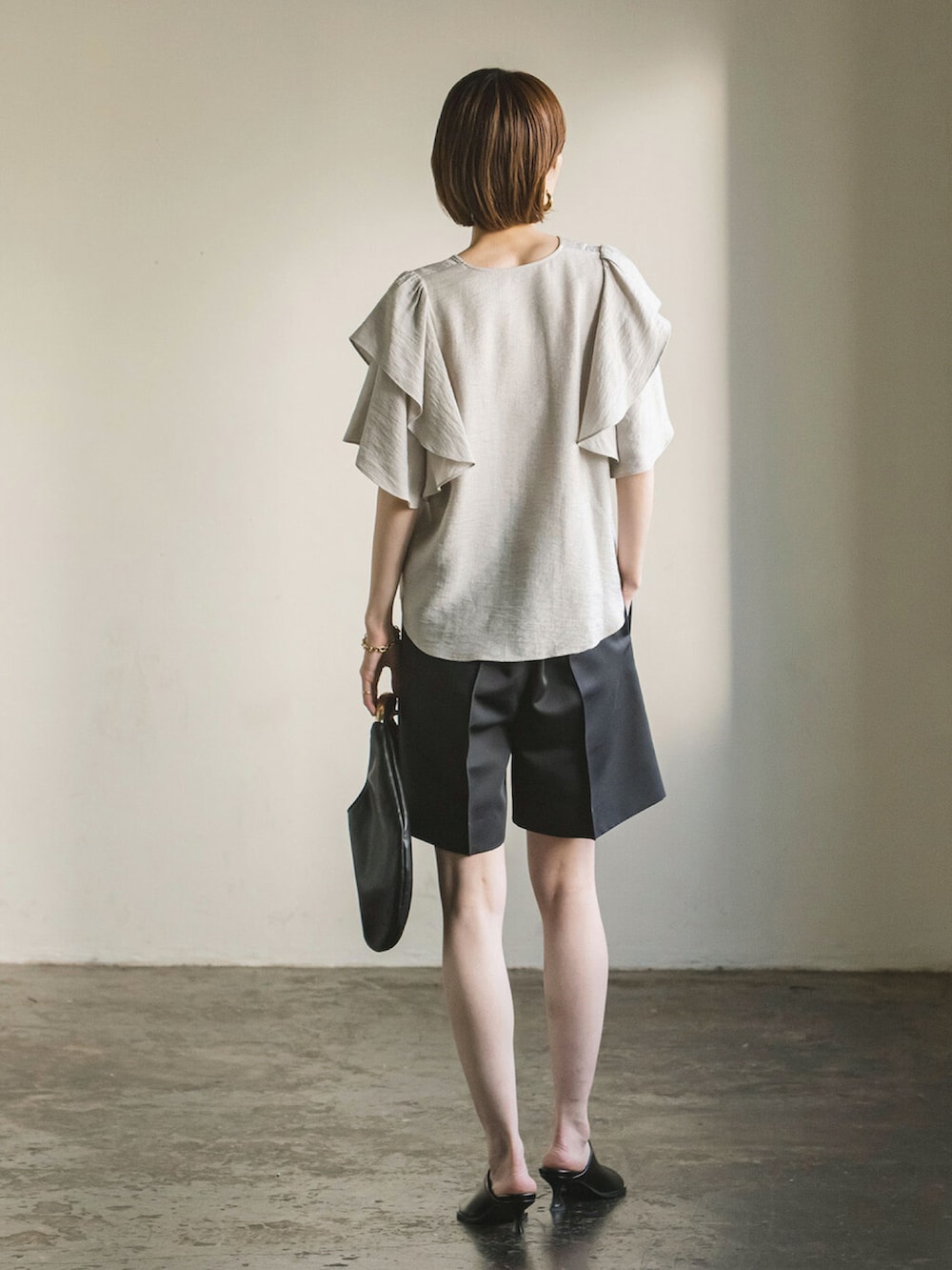 Noble ノーブル ファジーリネンラッフルブラウスNoble☆2024 黒